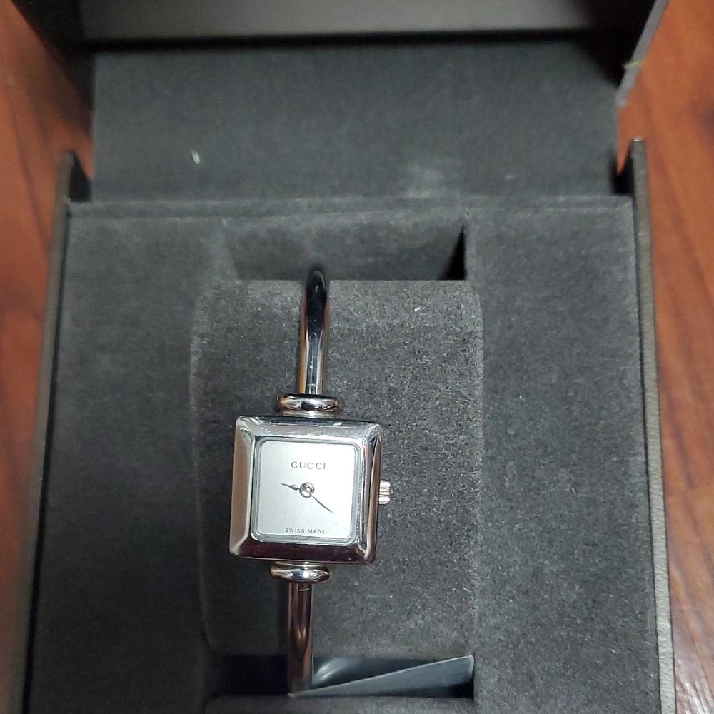 Authentic Gucci Silver Women's Watch - Picture 5 of 5